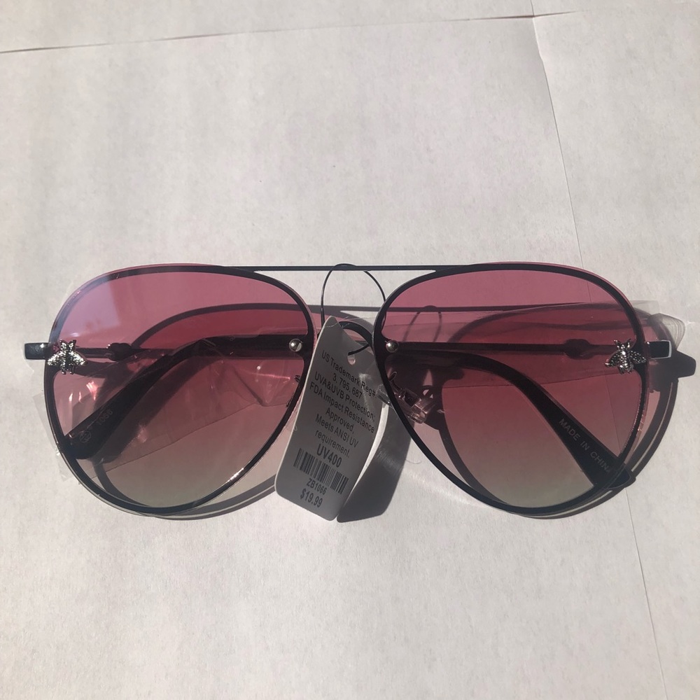 Aviator shaped fashion sunglasses NWT